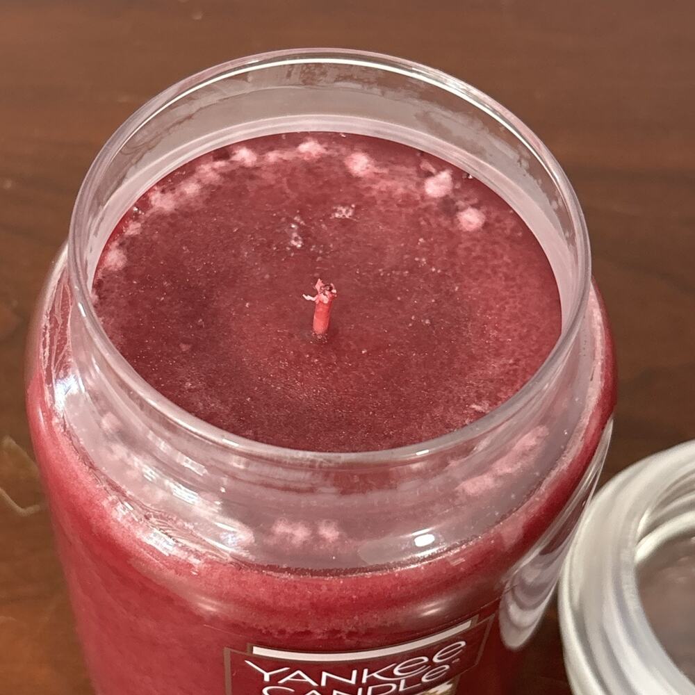 Yankee Candle Merry Berry Large Jar Candle 22 Oz - Picture 4 of 5